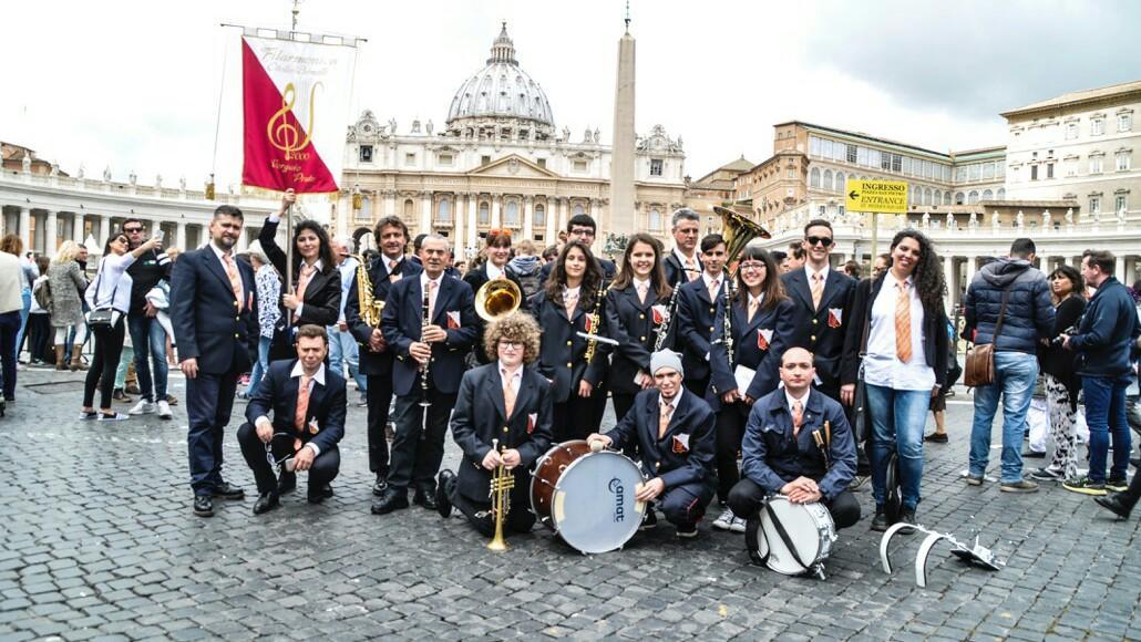 La Filarmonica Benelli di Vergaio in piazza San Pietro