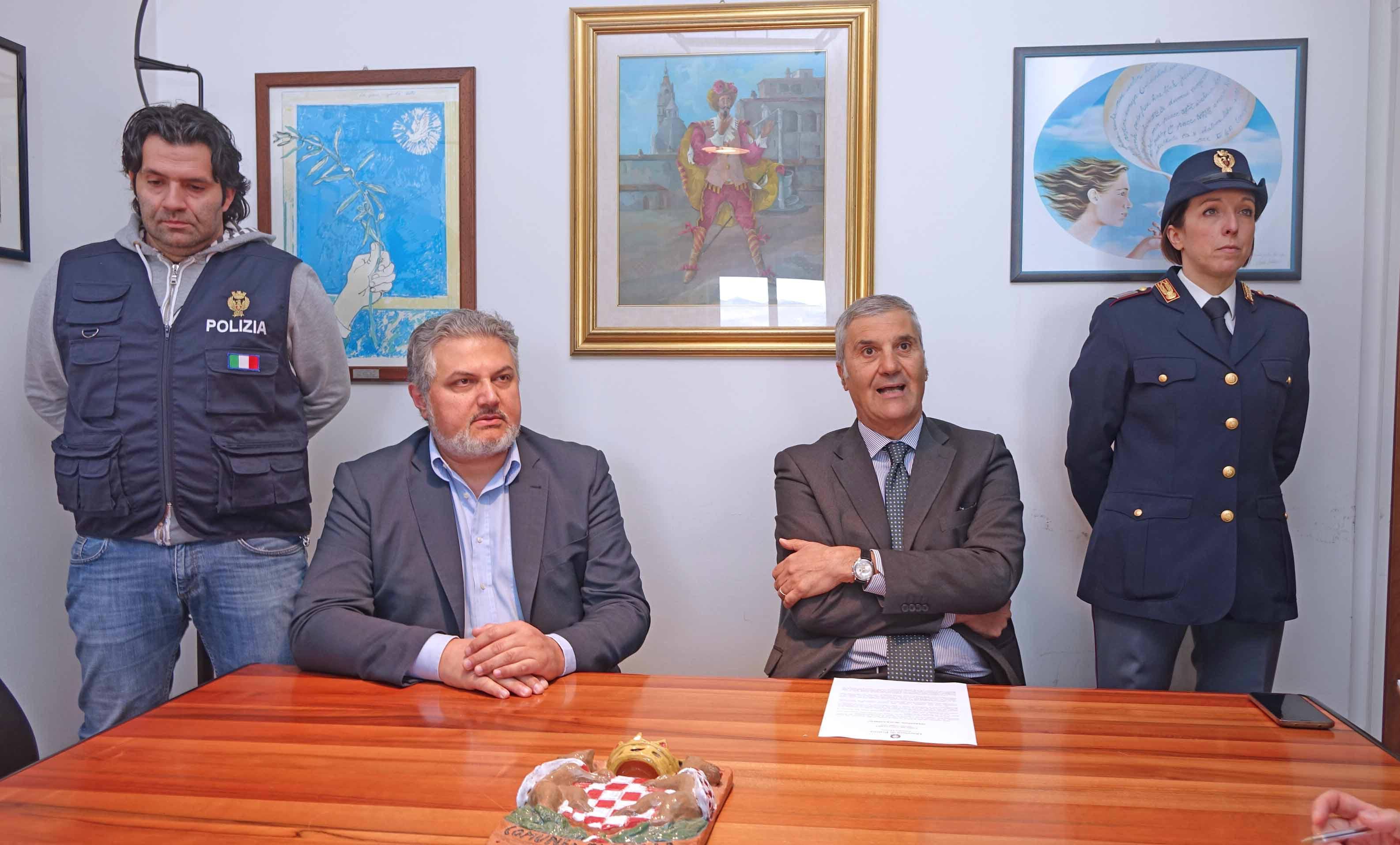 Il vicequestore Antonio Fusco e il questore Salvantore La Porta (foto Gori)