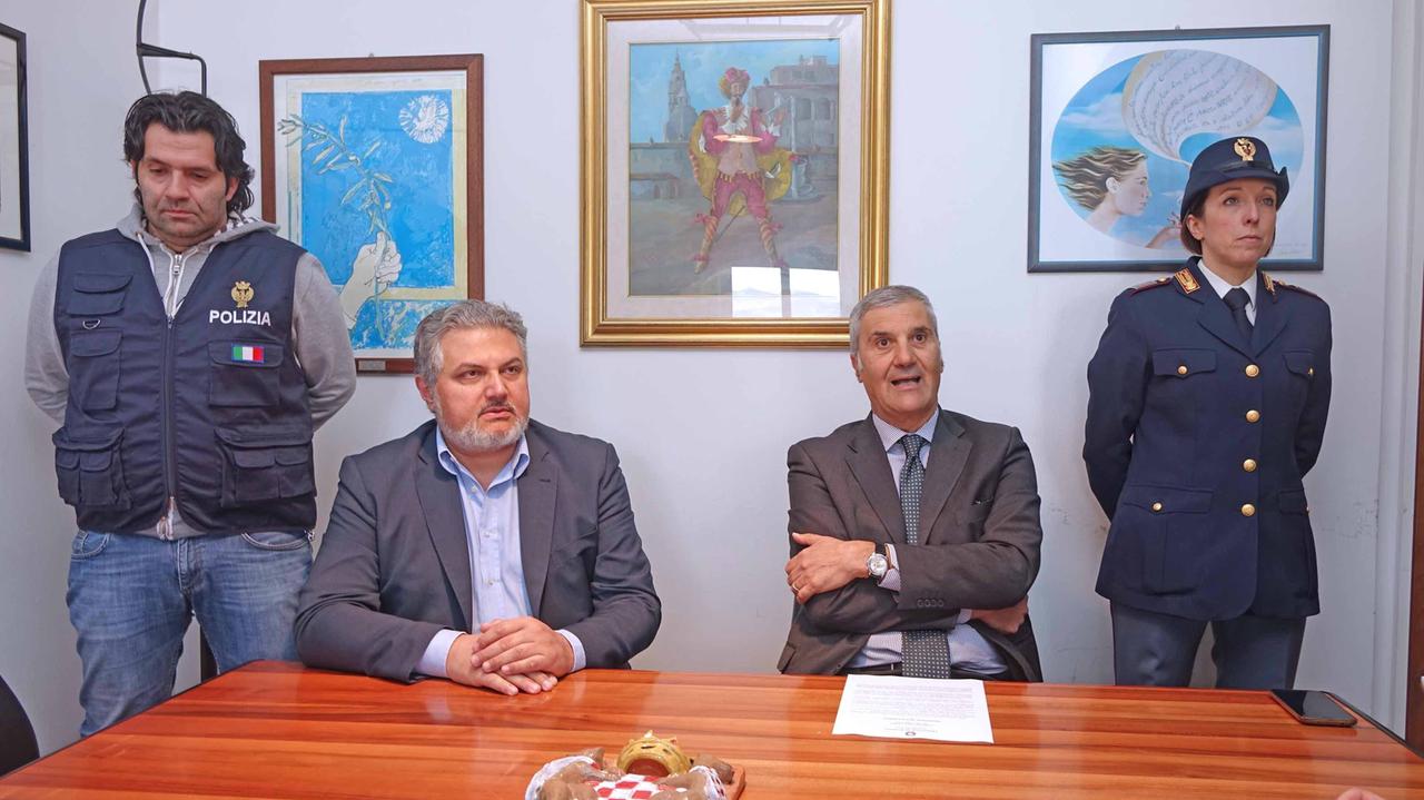 Il vicequestore Antonio Fusco e il questore Salvantore La Porta (foto Gori)