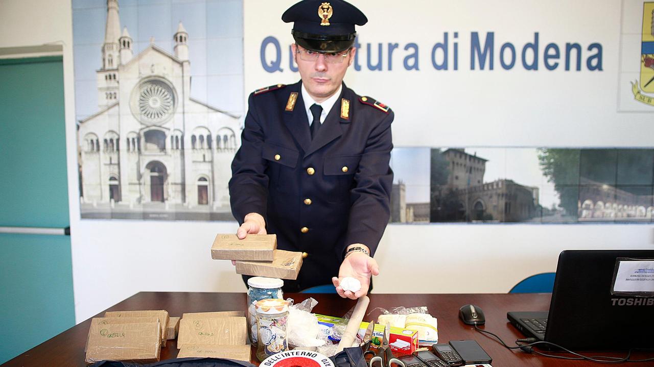 Aveva oltre cinque chili di eroina nascosta in casa, arrestato