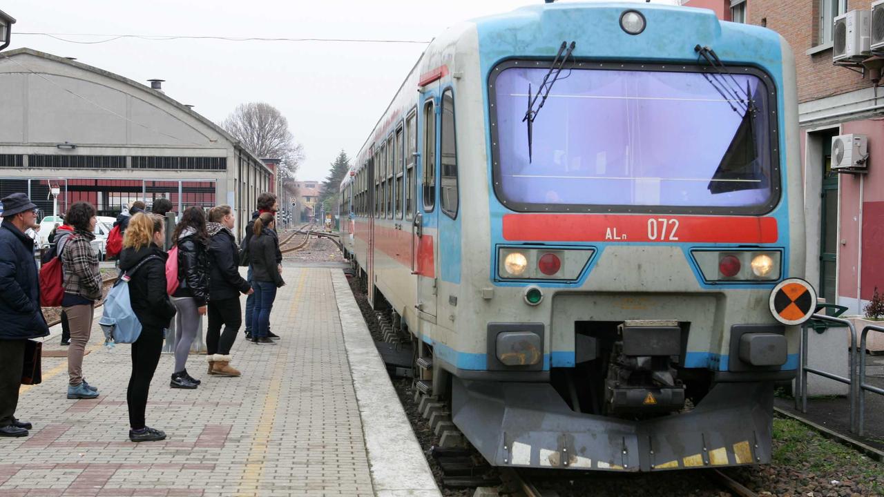 Guasto al treno, pendolari costretti a fare l'autostop
