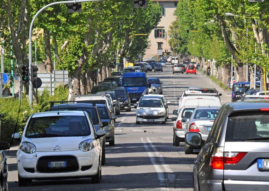 Presto addio buche in viale Matteotti 