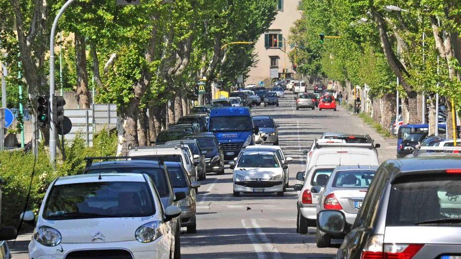 Presto addio buche in viale Matteotti