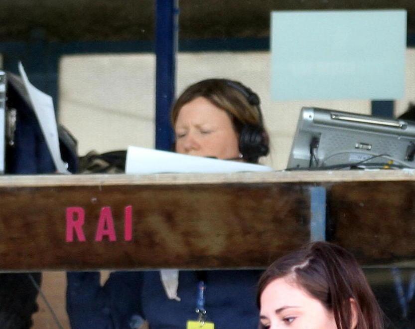 Alla radio è tornata una voce femminile