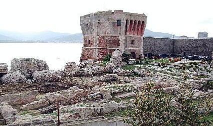 «Linguella occupata abusivamente» 