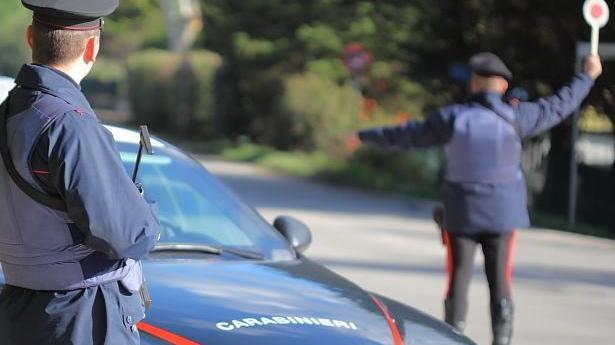Truffavano gli anziani fingendosi ambulanti