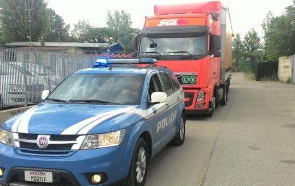 Trasportava cibo avariato per i ristoranti 