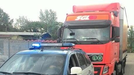 Raid di vandali e ladri nel piazzale della Cna