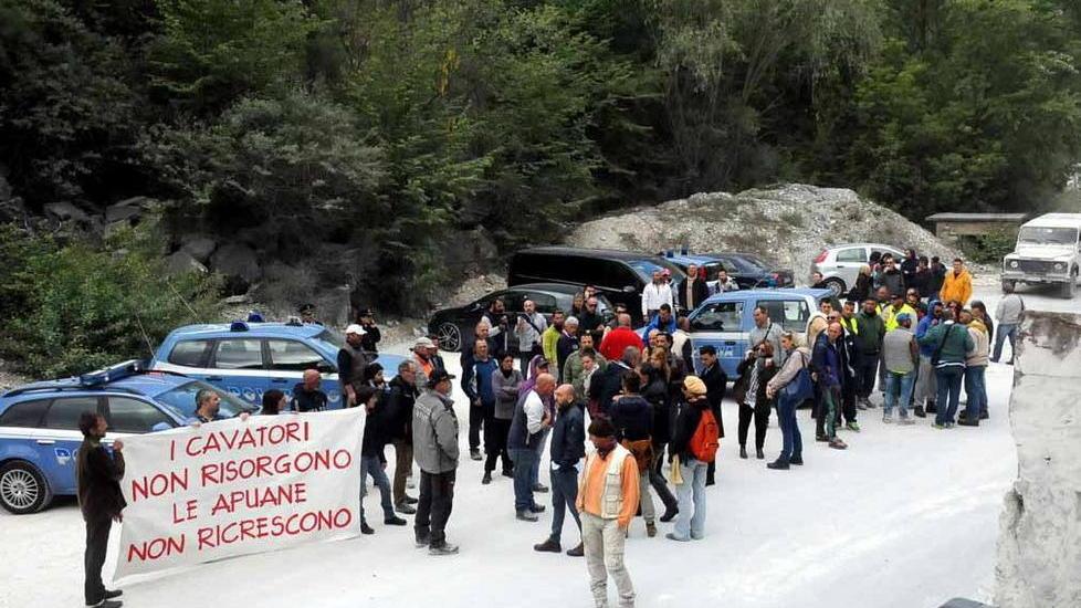 «Troppi straordinari» La rabbia dei cavatori