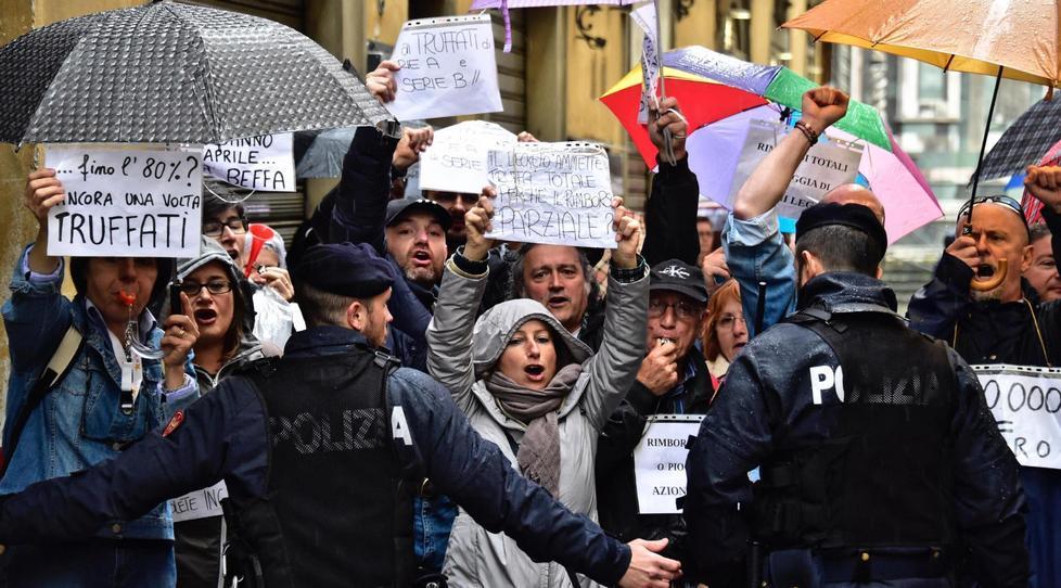 Colto da malore mentre protesta contro Banca Etruria 