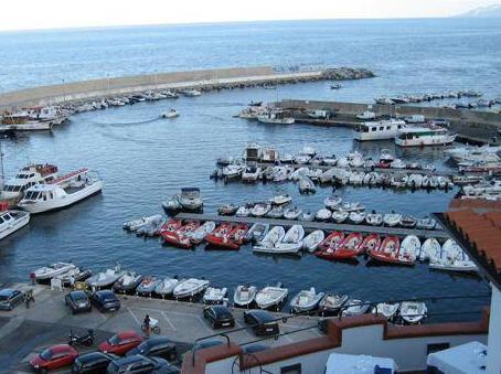 Noleggio dei gommoni, è bufera sulle postazioni
