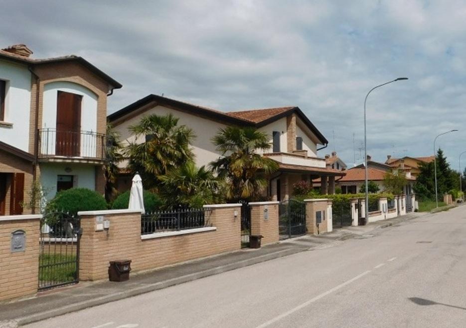 Raffica di furti nella notte Ladri in azione in sei case 