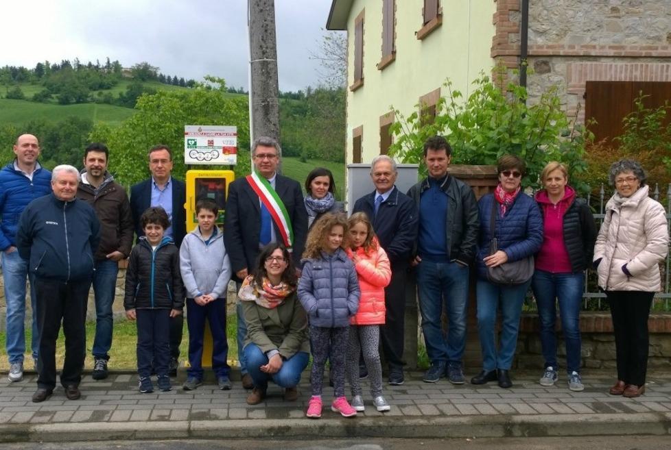 Inaugurati i defibrillatori in tre frazioni