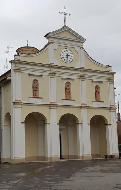 Restaurata la facciata del santuario 