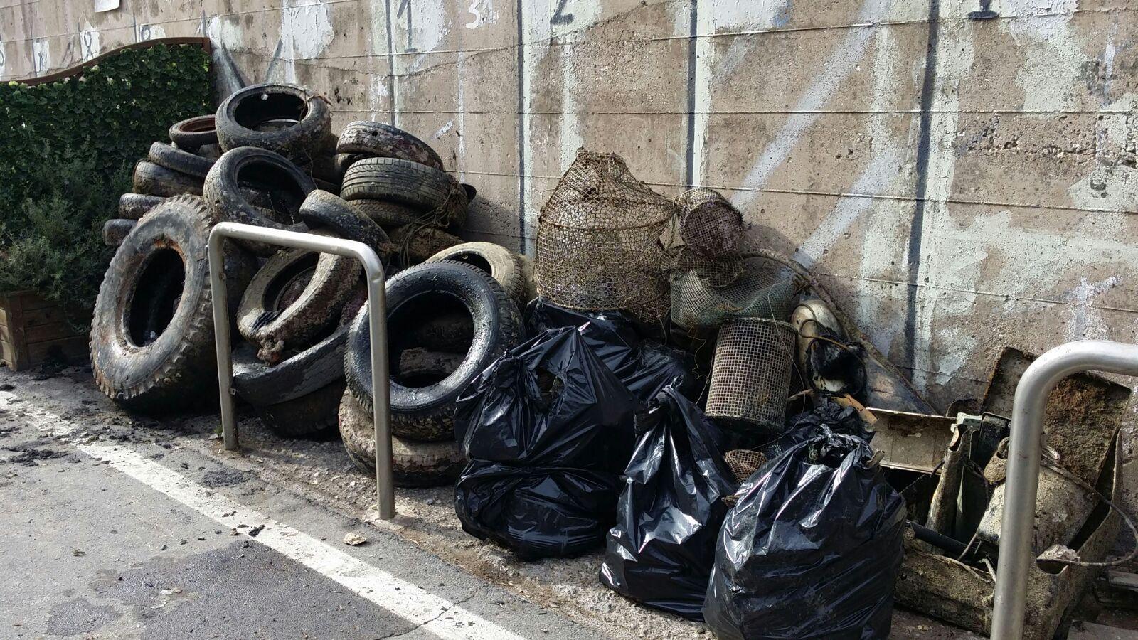 Gli pneumatici ripescati in mare