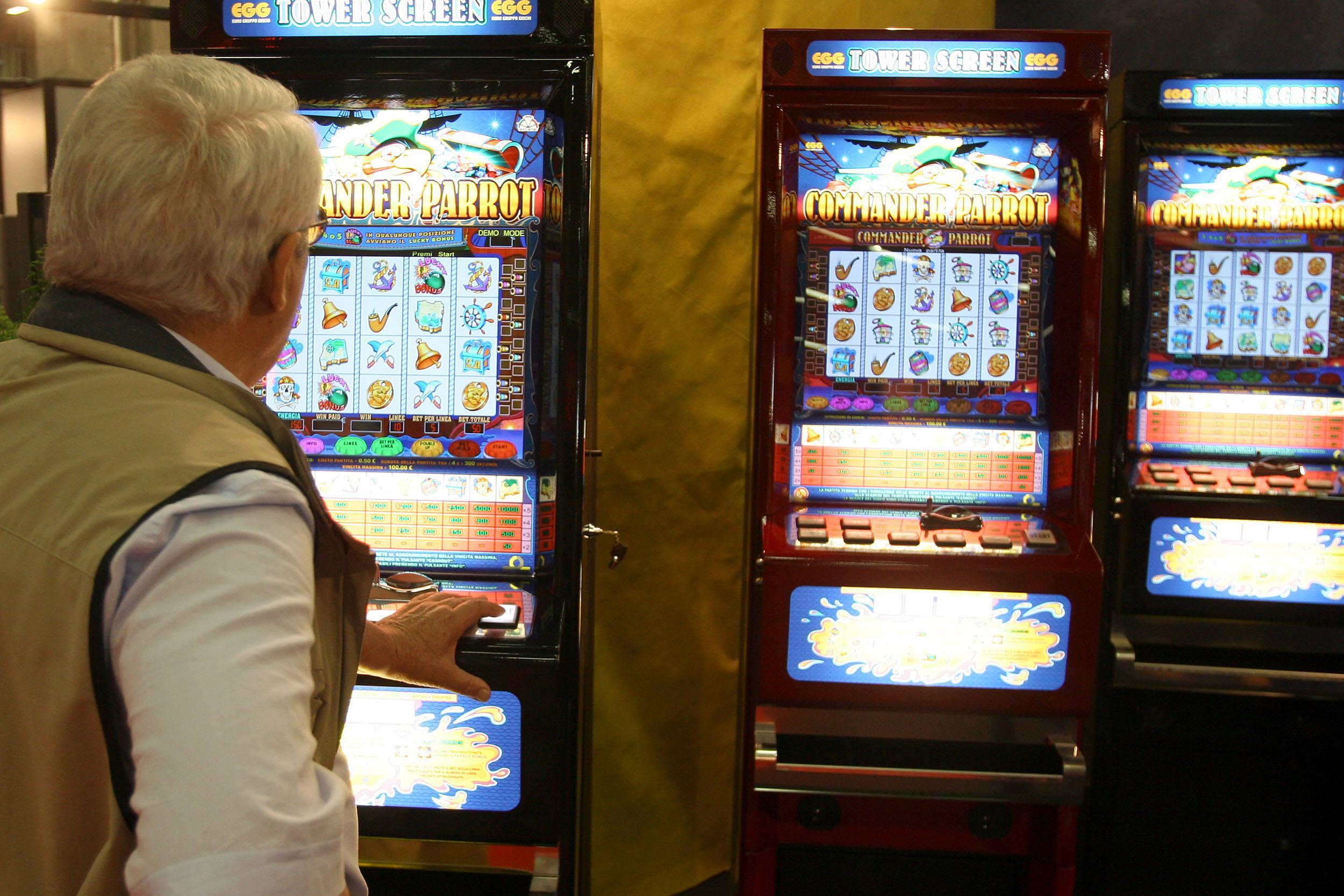 Scommesse clandestine on line: ricercato anche un 25enne di Cagliari