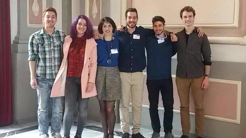 Alice Antonelli (terza da sinistra) con alcuni dei finalisti del concorso internazionale