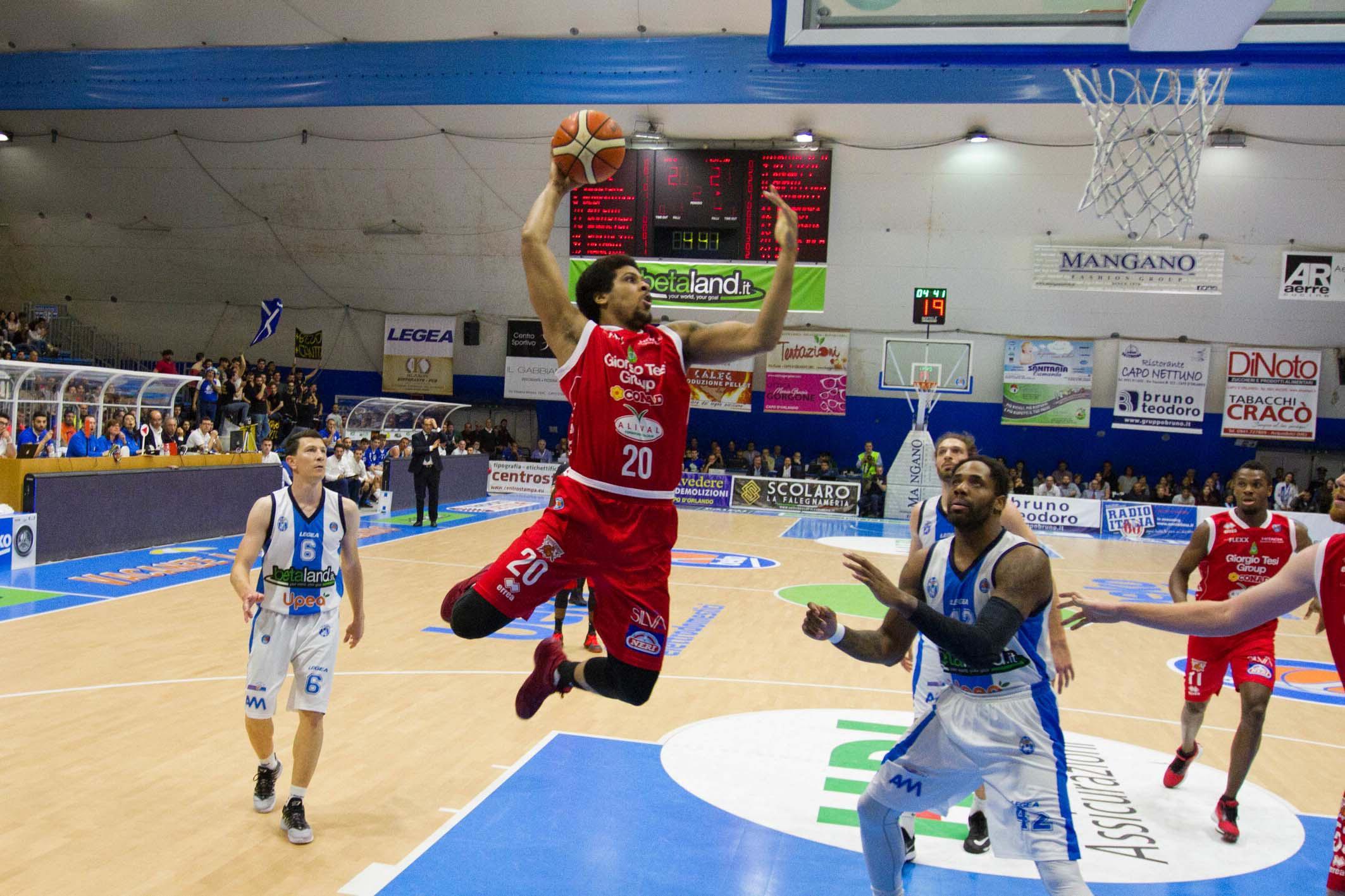Wayne Blackshear in elevazione (foto Sestini)