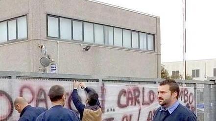 Prosegue ad oltranza il presidio degli operai alla “Carlo Colombo”