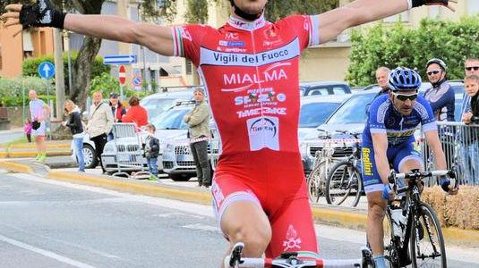Sanetti brucia tutti sul traguardo del terzo trofeo La Mineraria