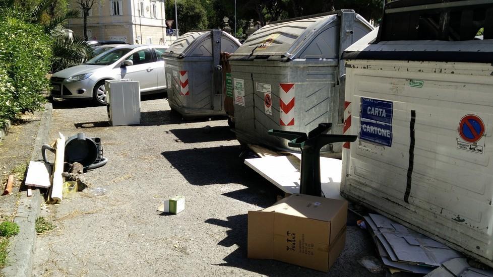 In piazza Matteotti il rifiuto è nascosto
