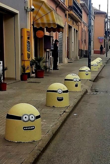 I dissuasori si vestono da “Minions”