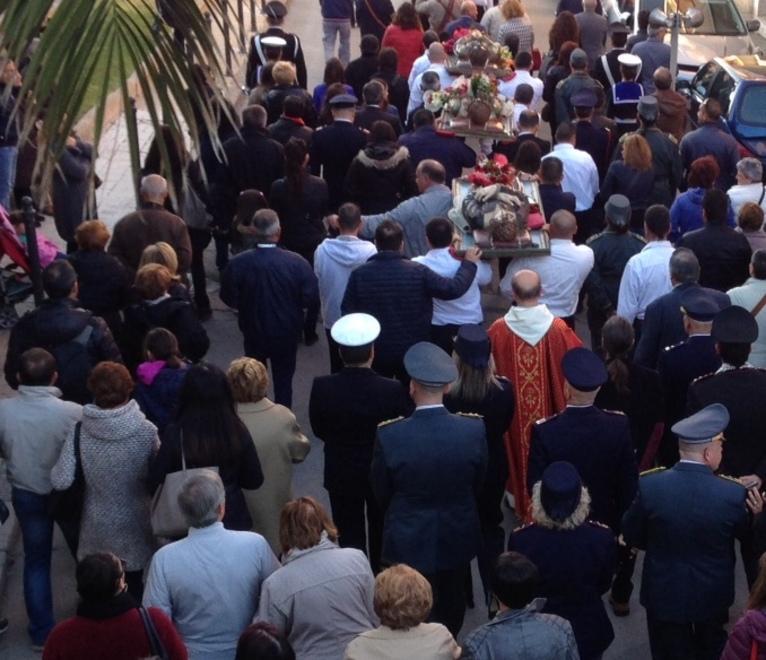 Folla di fedeli per accompagnare i simulacri dei martiri a Balai 