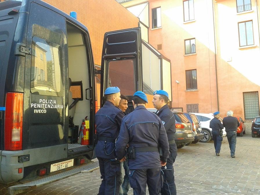Patrik Ruszo all'arrivo in tribunale