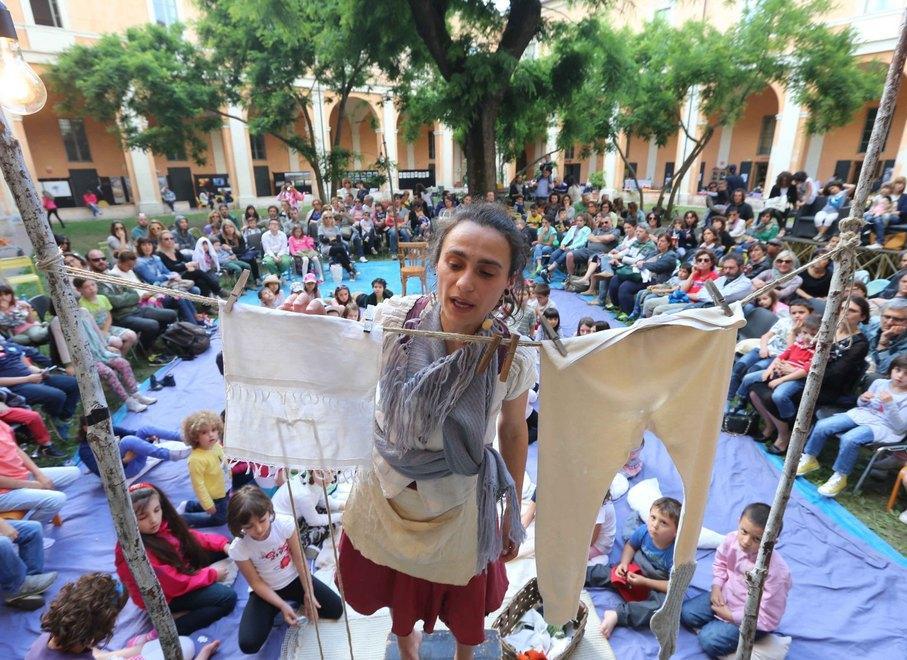 Reggio Emilia, la città si anima con le parole e le storie di “Reggionarra”