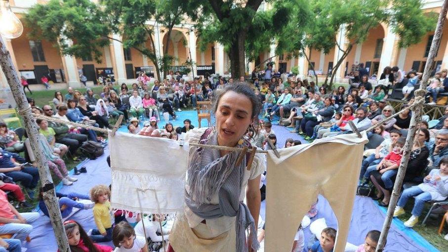 Reggio Emilia, la città si anima con le parole e le storie di “Reggionarra”