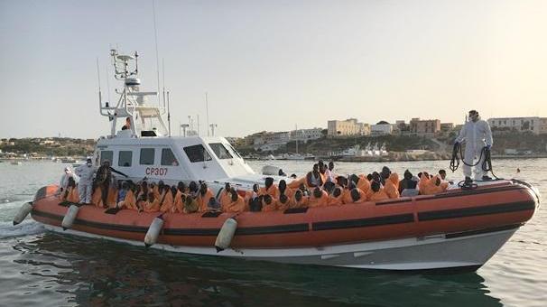 La motovedetta CP 307 in una missione di salvataggio