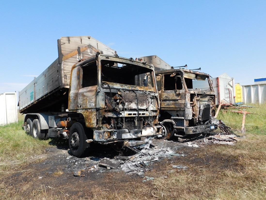 I camion bruciati