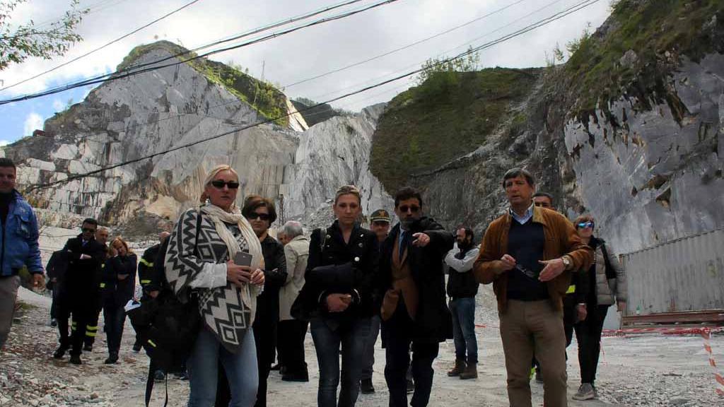 Il sopralluogo della commissione parlamentare in cava