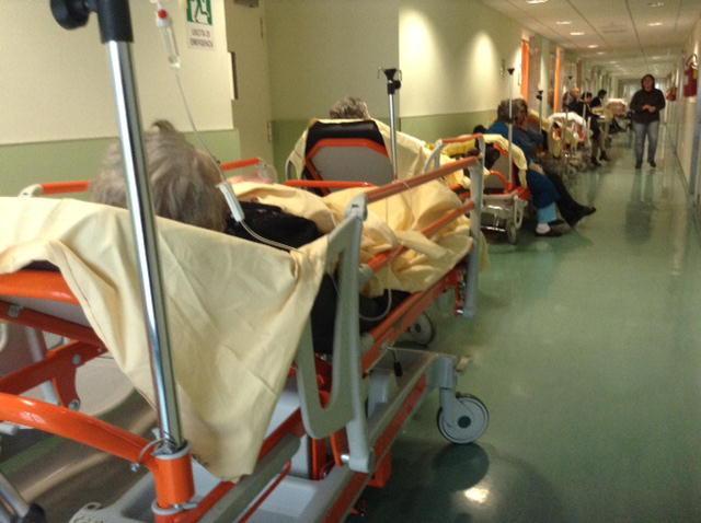 L'interno dell'ospedale Santo Stefano (archivio)