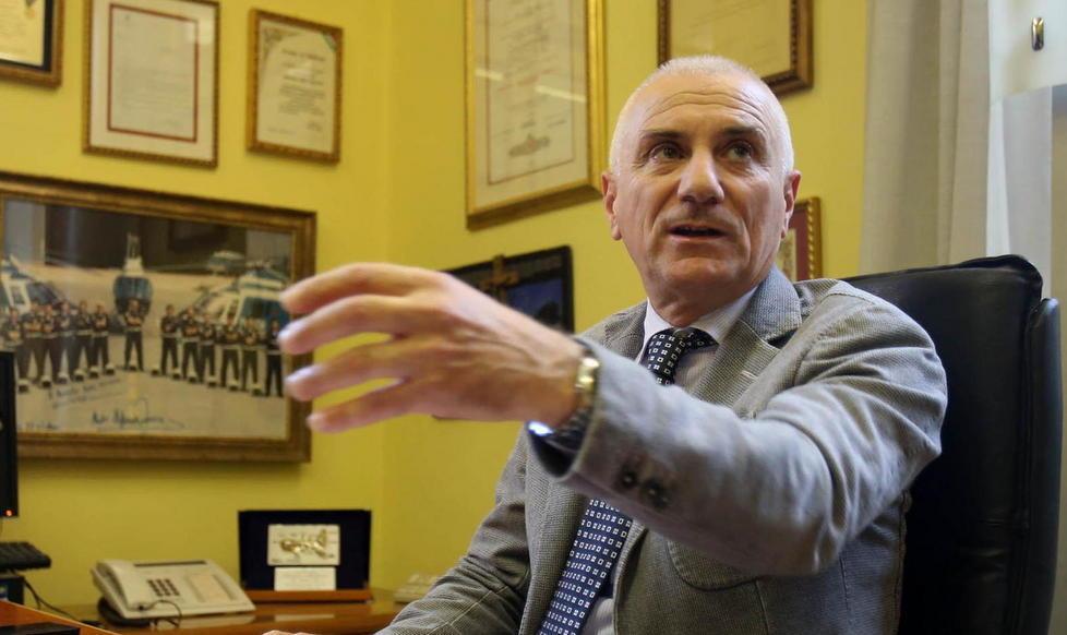 Stalking, ai domiciliari dopo le minacce