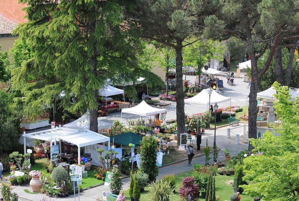 “Castello in fiore” due giorni dedicati a piante e giardini