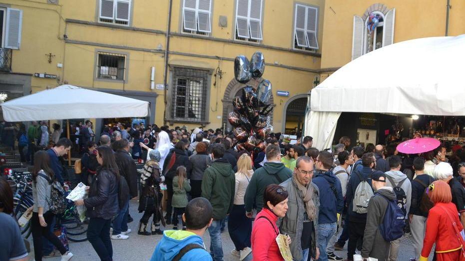 Il super banner della griffe “sfratta” il banco storico