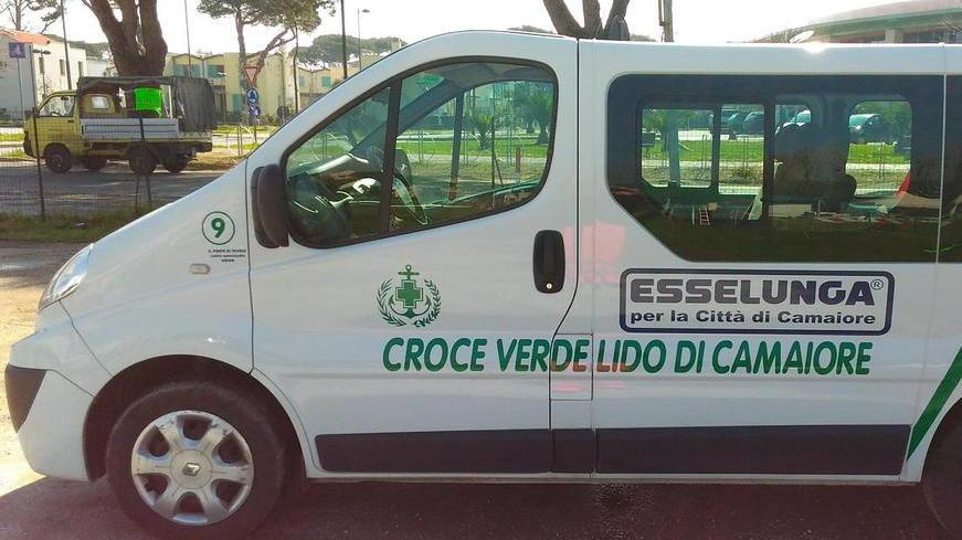 Esselunga dona un pulmino ai volontari della Croce Verde