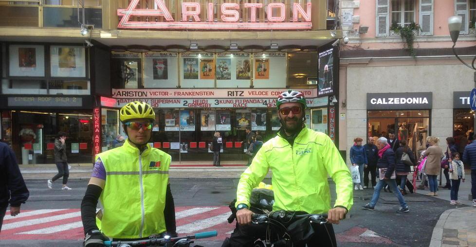 Ci facciamo un giro in bici? Certo, sono solo 1600 km... 