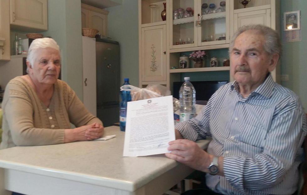 Coppia di anziani derubata della pensione: «Erano i soldi per la festa degli 80 anni» 