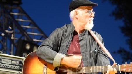 Arzachena, i 40 anni sul palco di Piero Marras