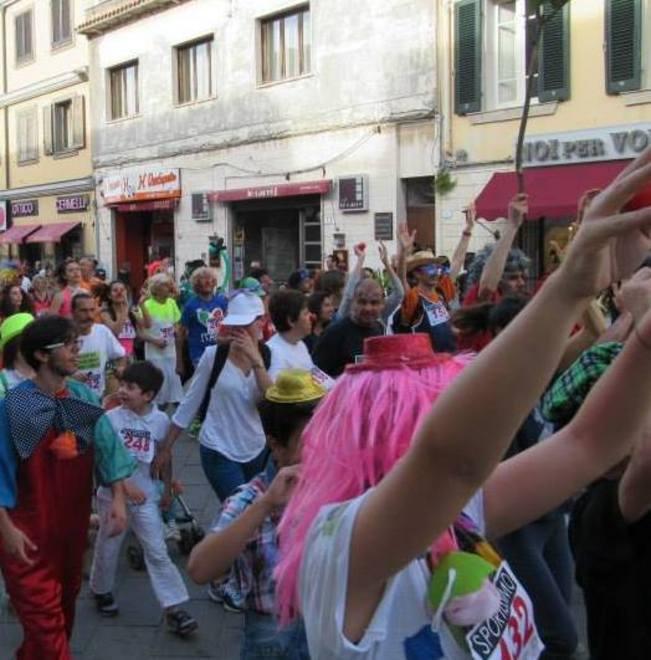 Corsa dei “nasi rossi” per aiutare Parada