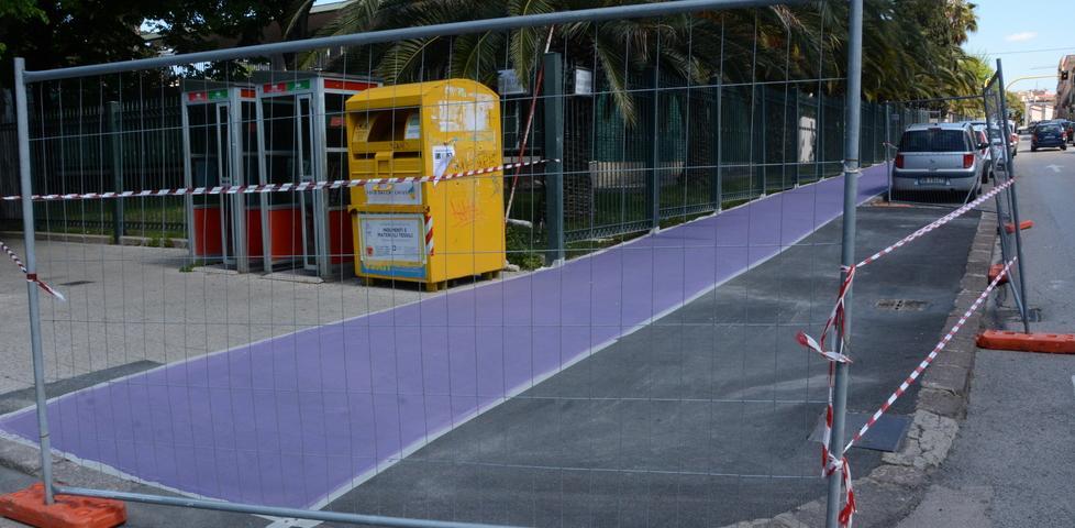 Pista ciclabile finita: il nuovo color indaco divide i sassaresi 