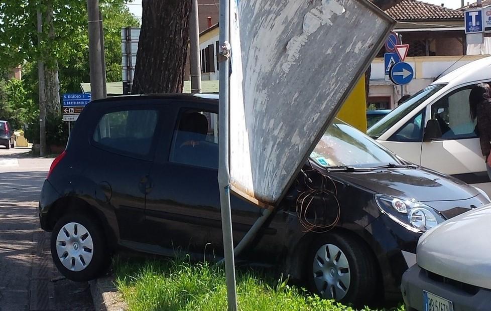 Incidente nell’incrocio pericoloso