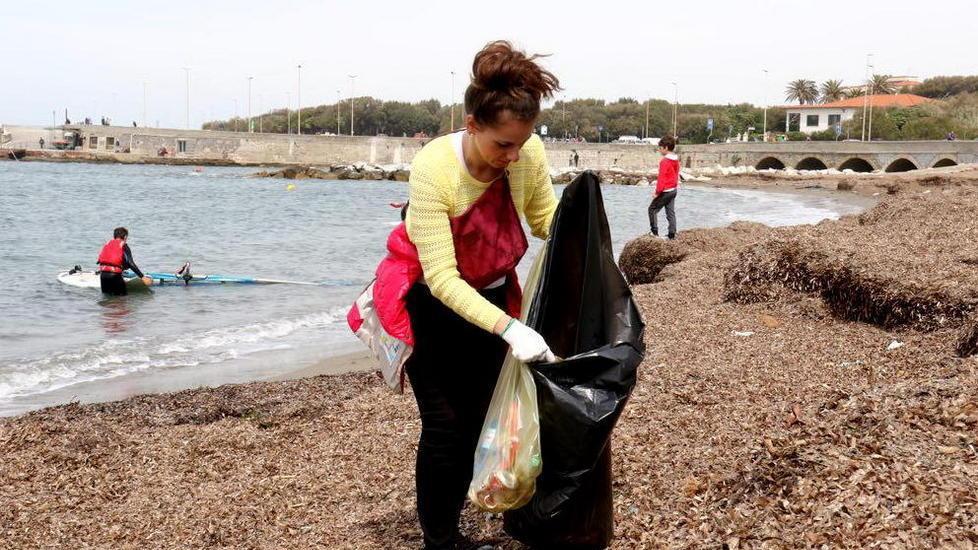 Dall’Accademia al Sale, giornata di pulizia delle spiagge