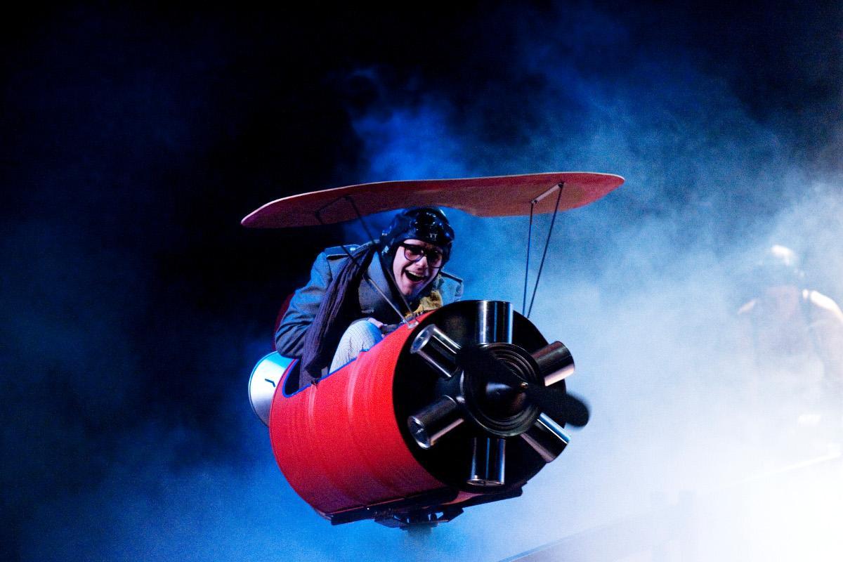 Un'immagine dallo spettacolo della compagnia Ondadurto teatro