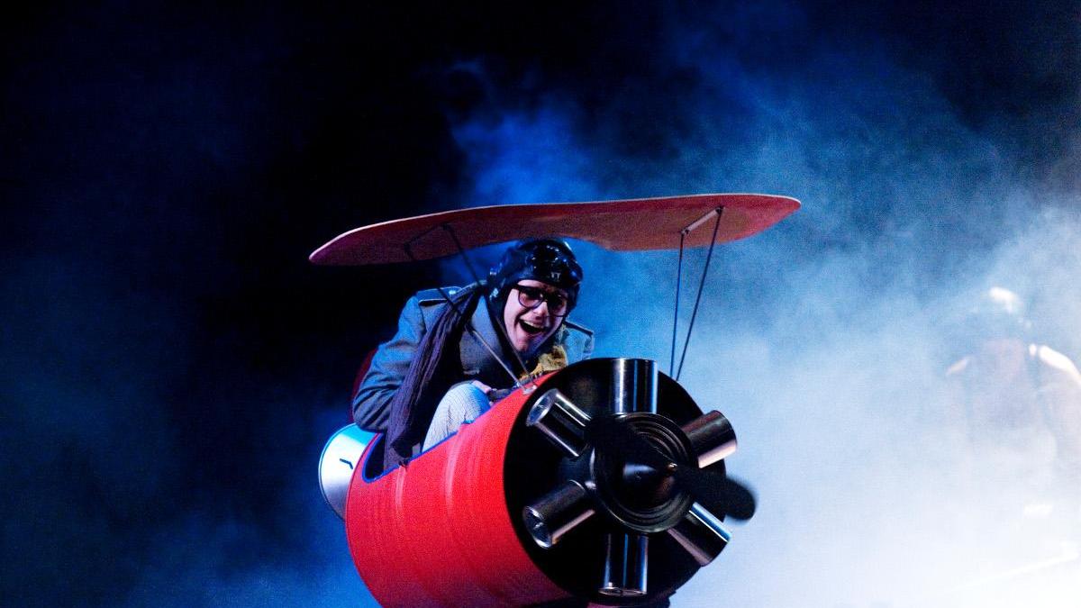 Un'immagine dallo spettacolo della compagnia Ondadurto teatro