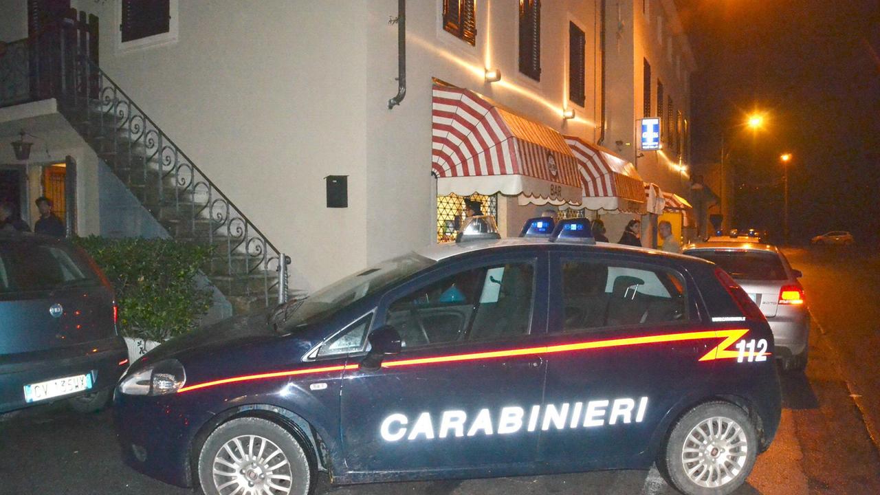 Donna dà in escandescenze ad Agliana, denunciata per resistenza a pubblico ufficiale e danneggiamenti all'auto di servizio