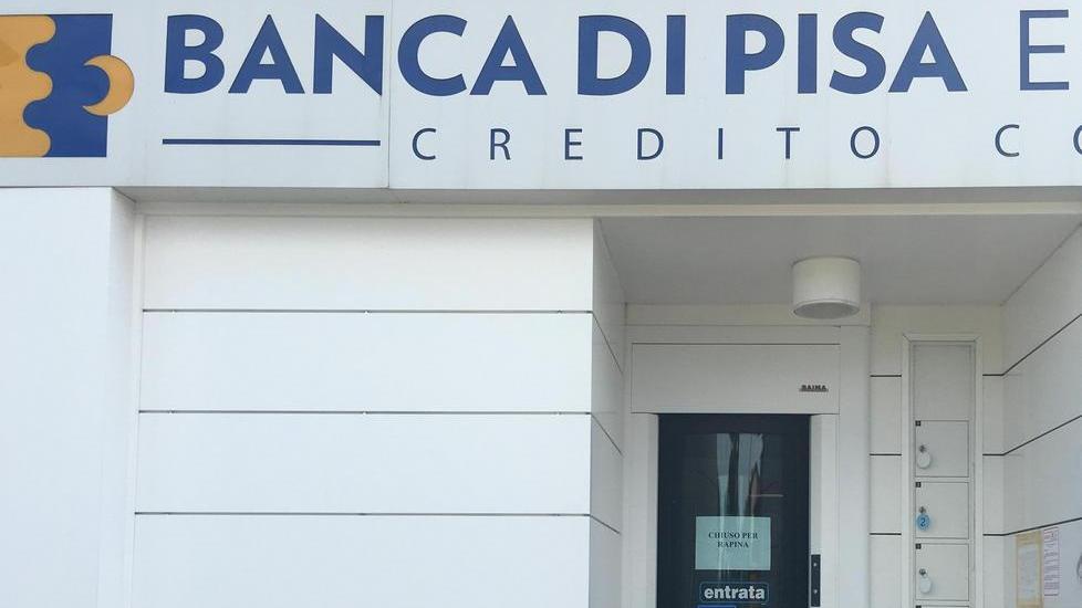 Ladri nella filiale della Bcc