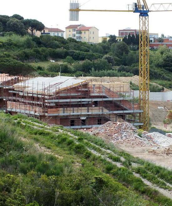 Un comitato contesta i lavori 